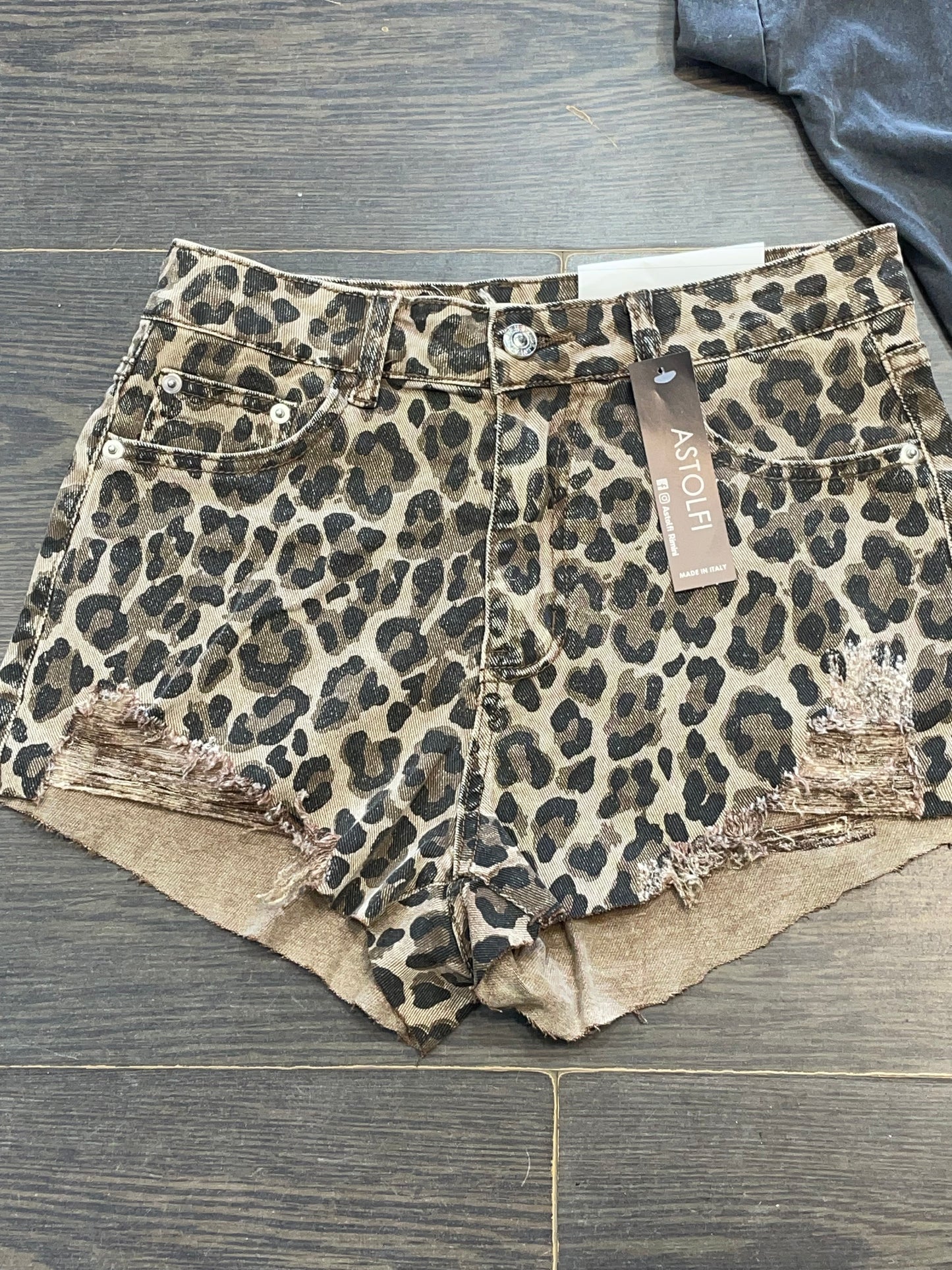 Short Leo